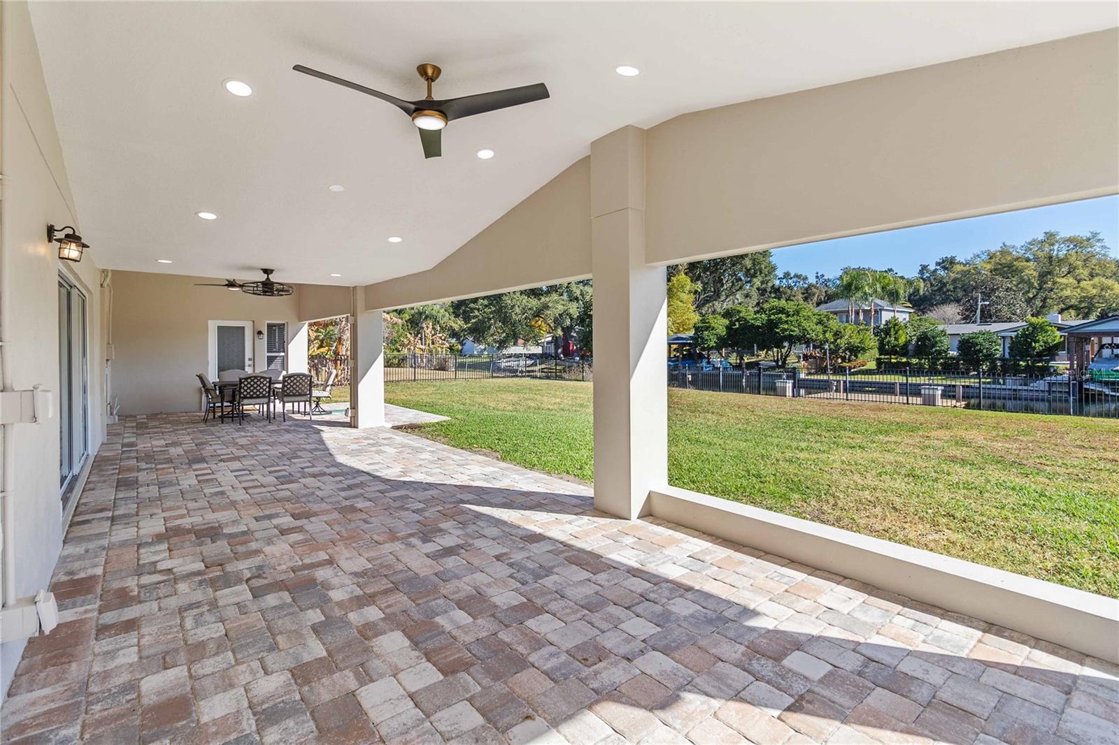 Image 40 of 75 For 3911 Venice Drive