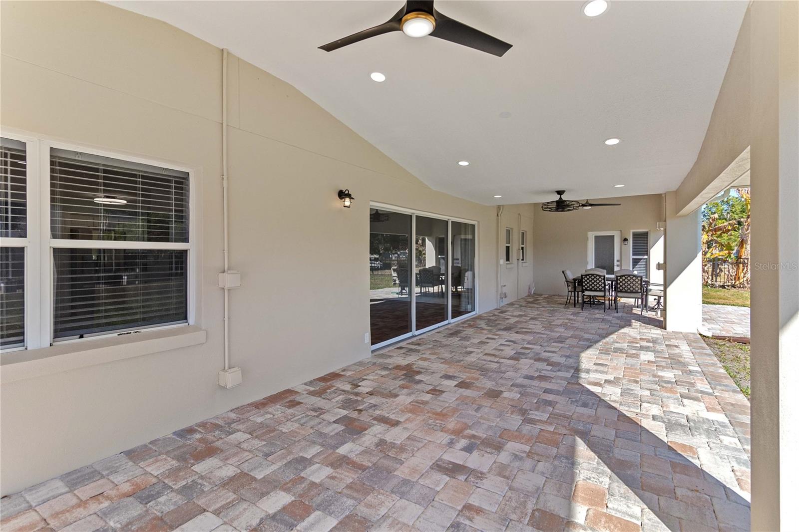 Image 42 of 75 For 3911 Venice Drive