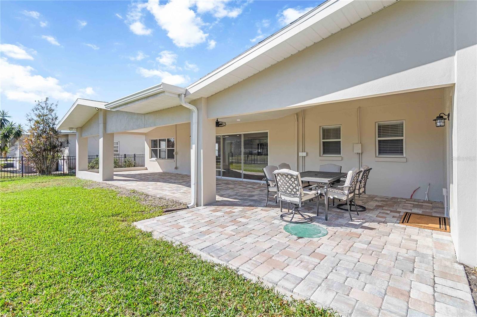 Image 44 of 75 For 3911 Venice Drive