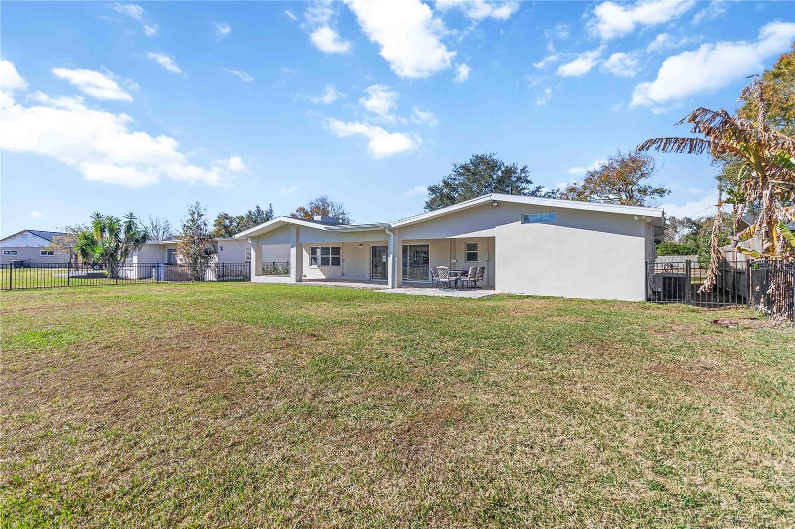 Image 46 of 75 For 3911 Venice Drive