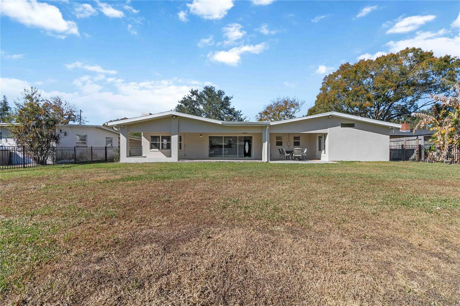 Image 47 of 75 For 3911 Venice Drive