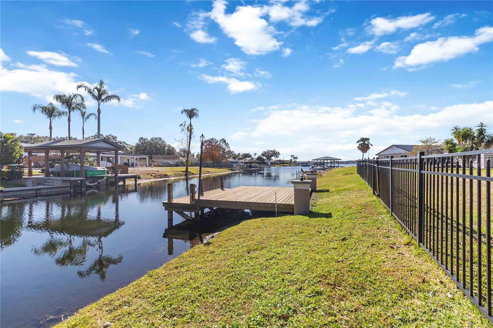 Image 49 of 75 For 3911 Venice Drive