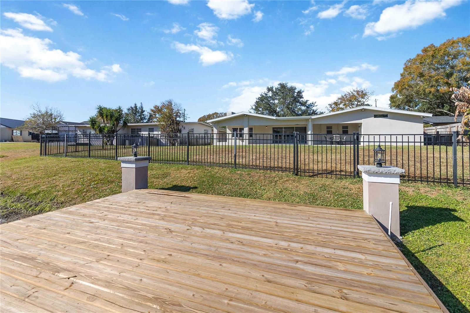 Image 50 of 75 For 3911 Venice Drive