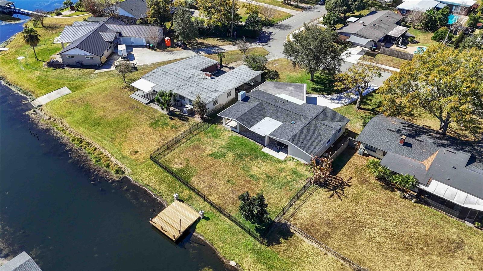 Image 56 of 75 For 3911 Venice Drive