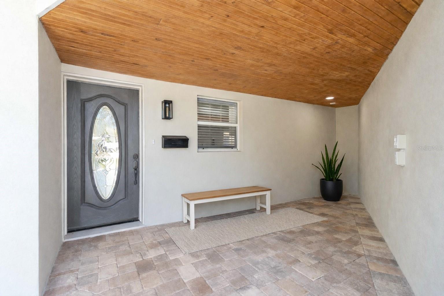 Image 6 of 75 For 3911 Venice Drive