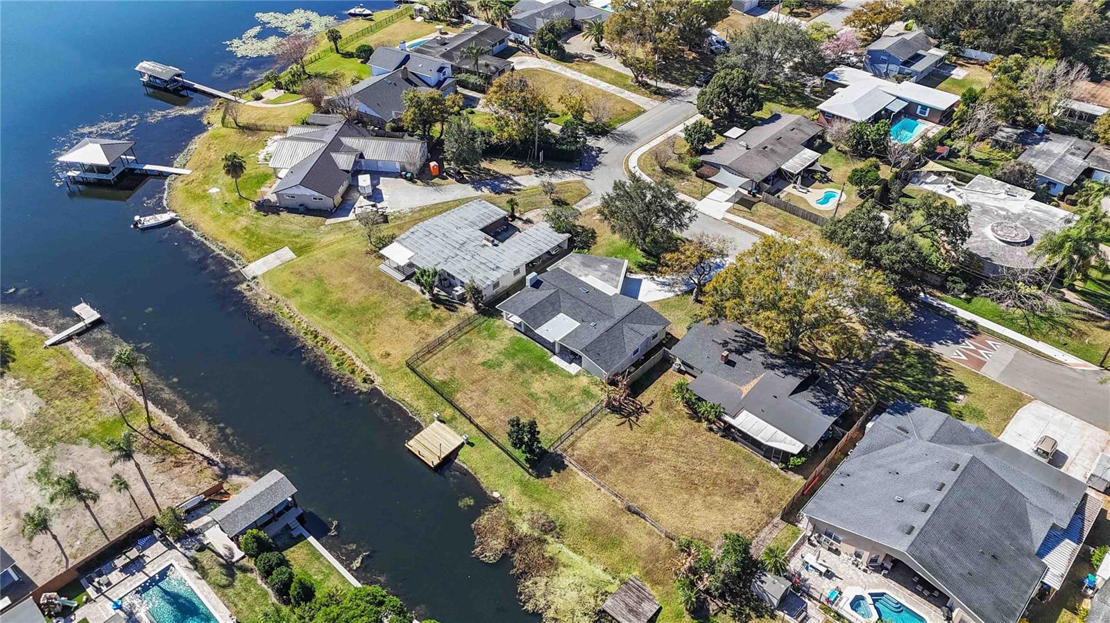 Image 61 of 75 For 3911 Venice Drive