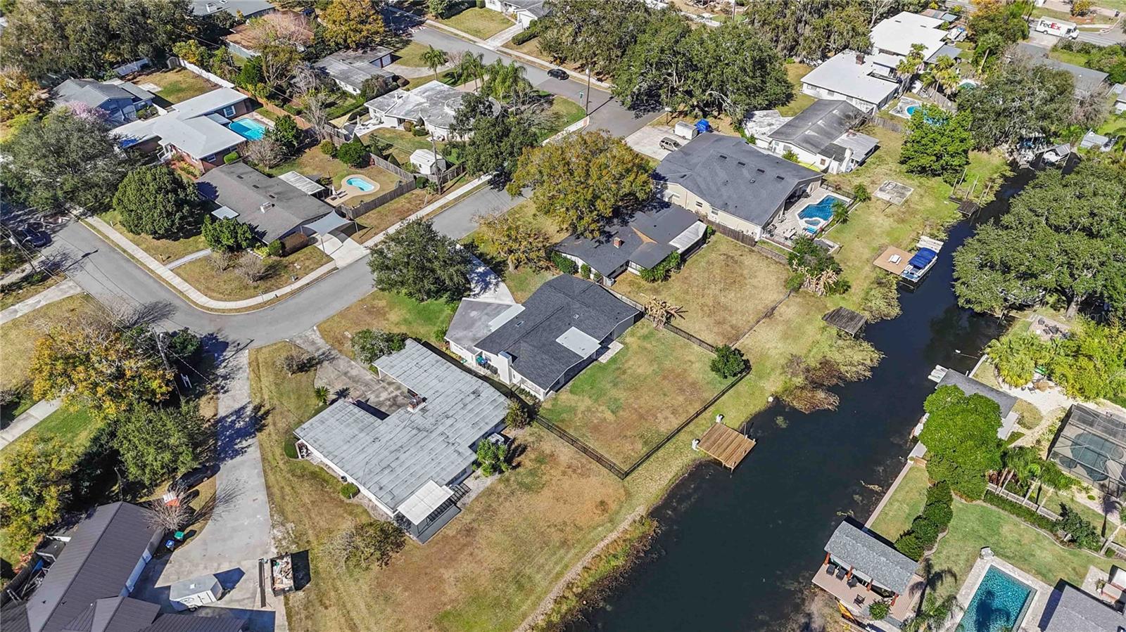 Image 62 of 75 For 3911 Venice Drive