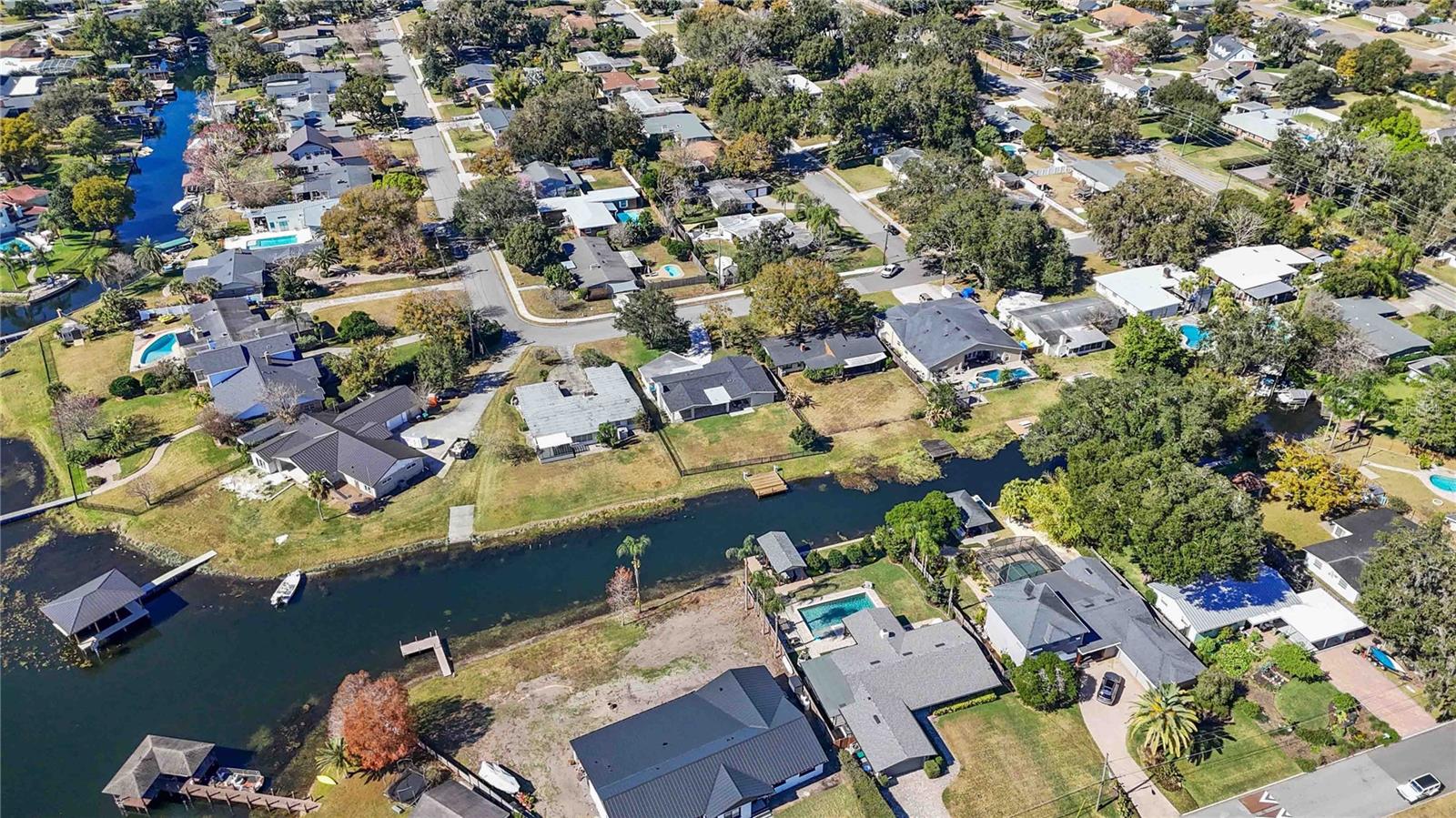 Image 66 of 75 For 3911 Venice Drive