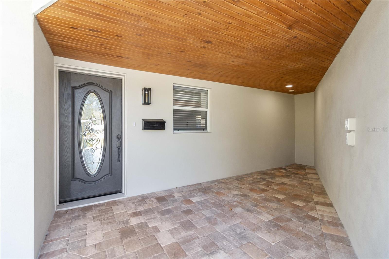 Image 7 of 75 For 3911 Venice Drive