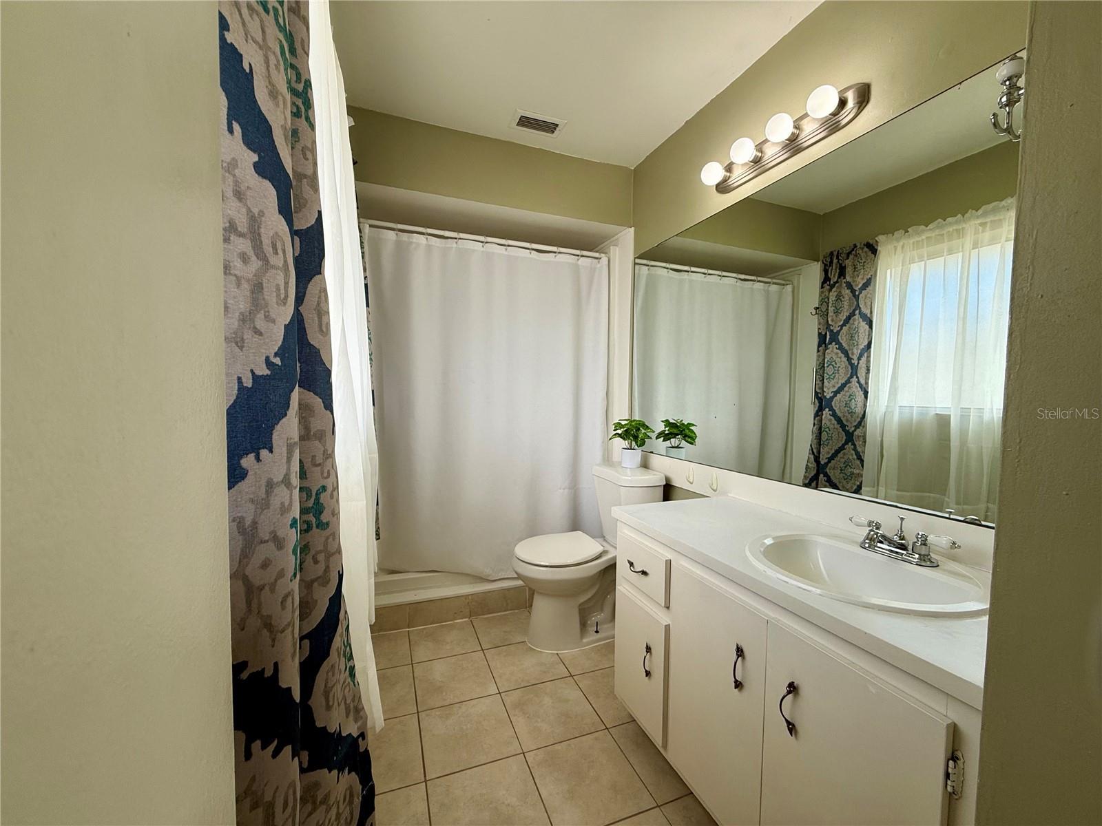 Image 20 of 36 For 13508 Santa Rosa Avenue