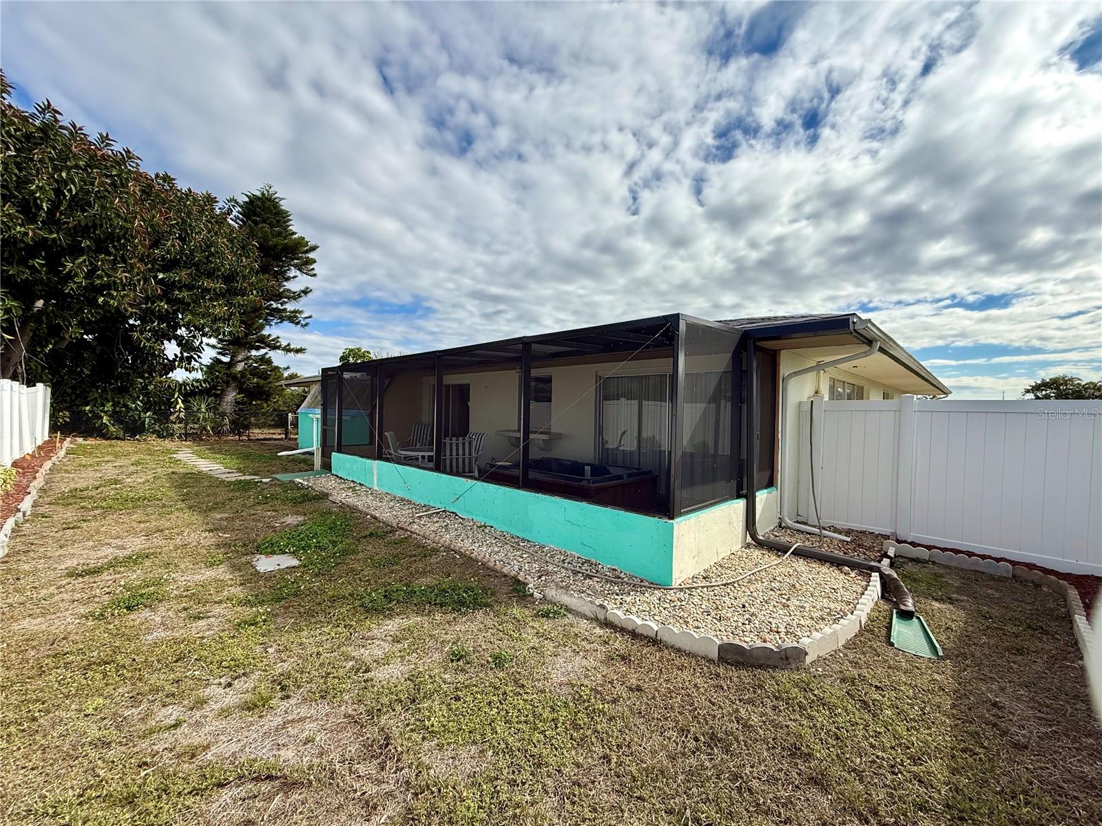 Image 25 of 36 For 13508 Santa Rosa Avenue