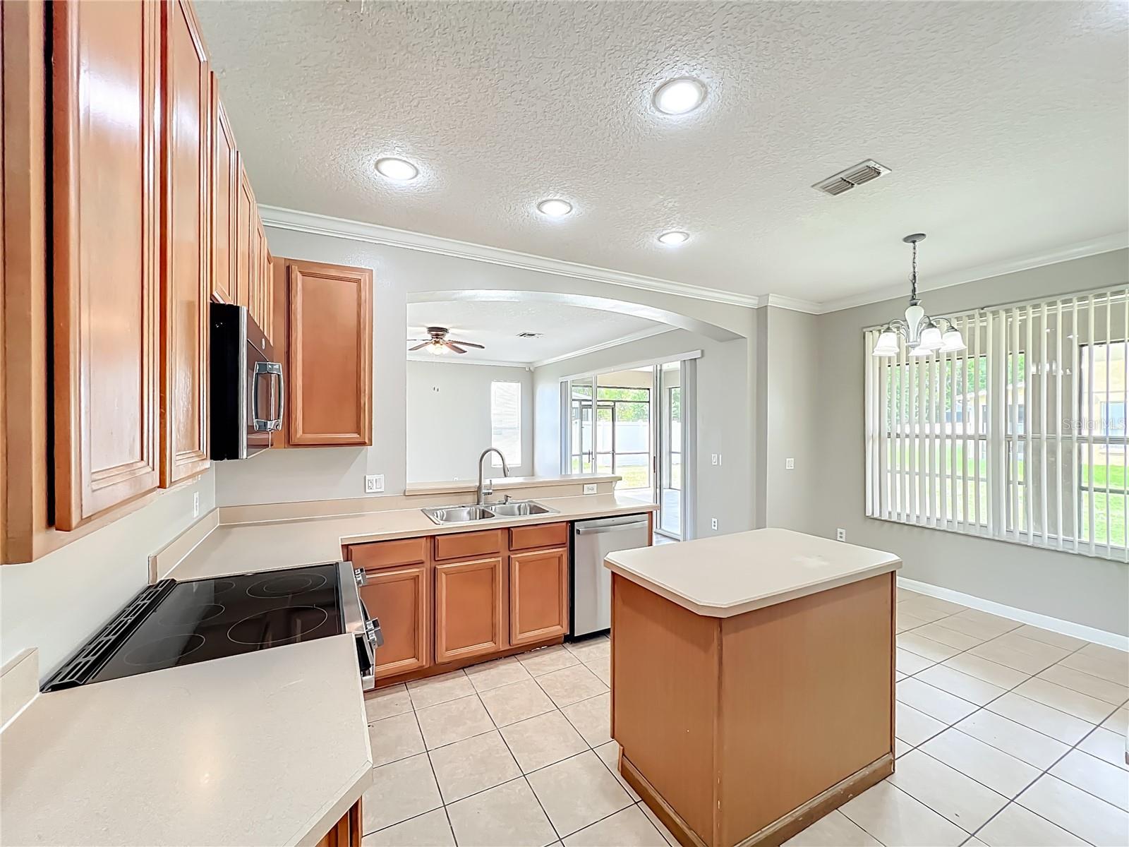 Image 28 of 98 For 2600 Lutza Way