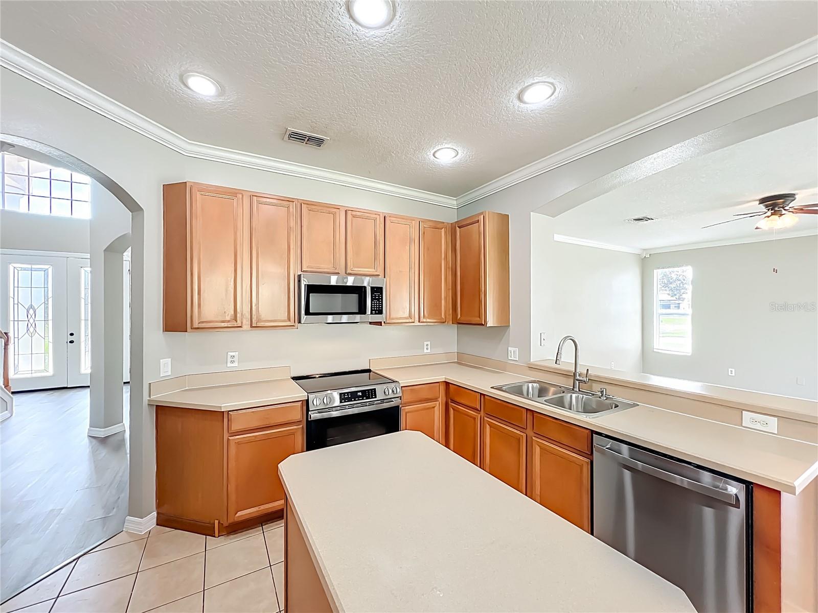 Image 30 of 98 For 2600 Lutza Way