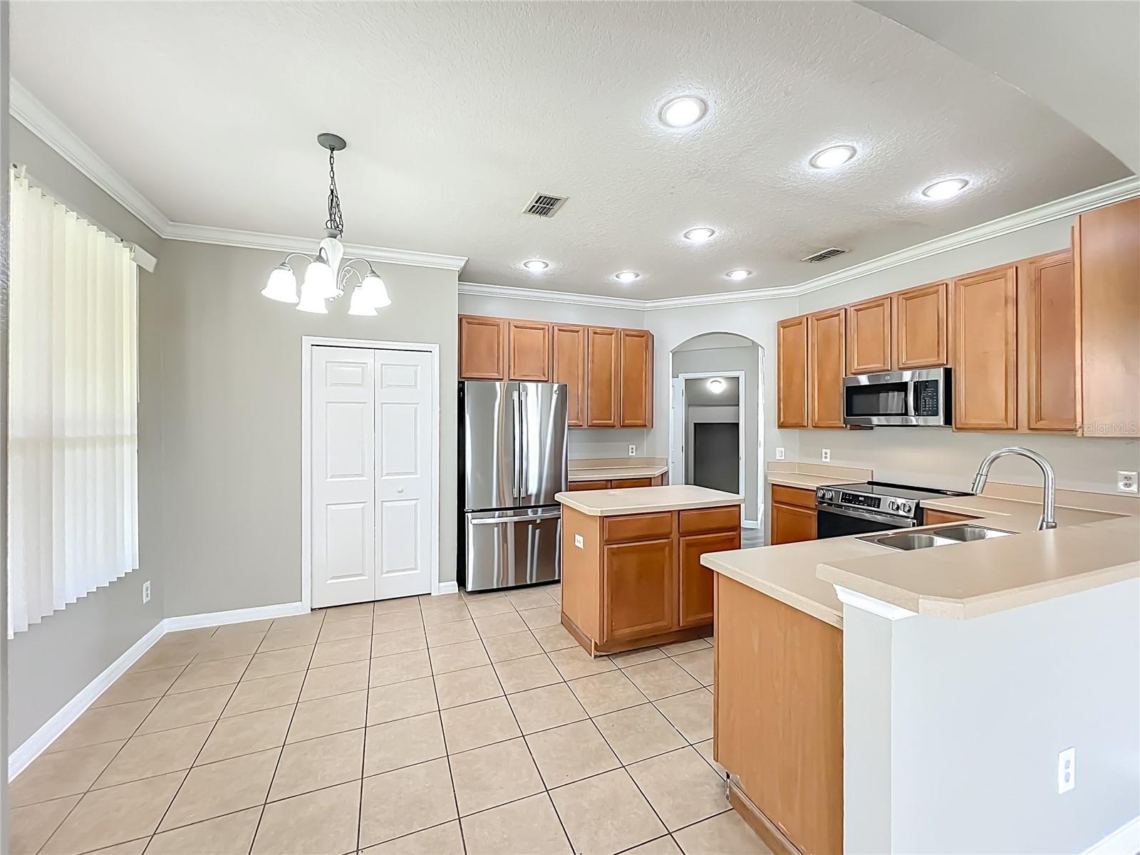 Image 33 of 98 For 2600 Lutza Way