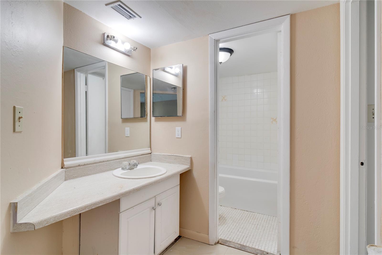 Image 10 of 19 For 2512 Lemon Tree Lane C