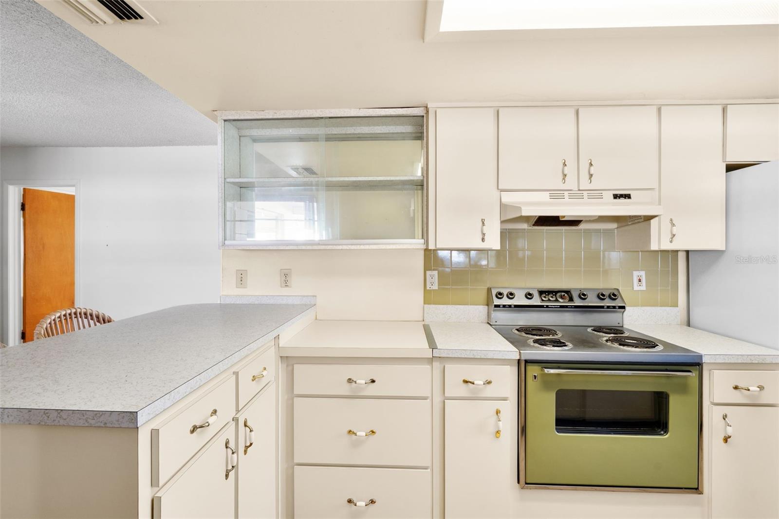 Image 10 of 32 For 7307 Albany Avenue