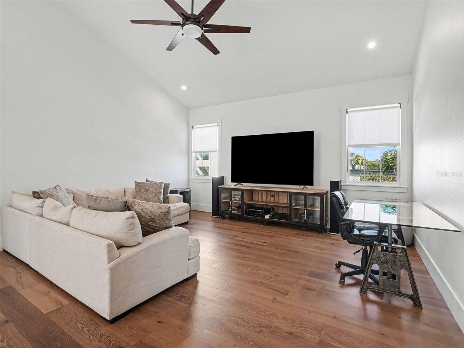 Image 19 of 41 For 507 Country Club Drive