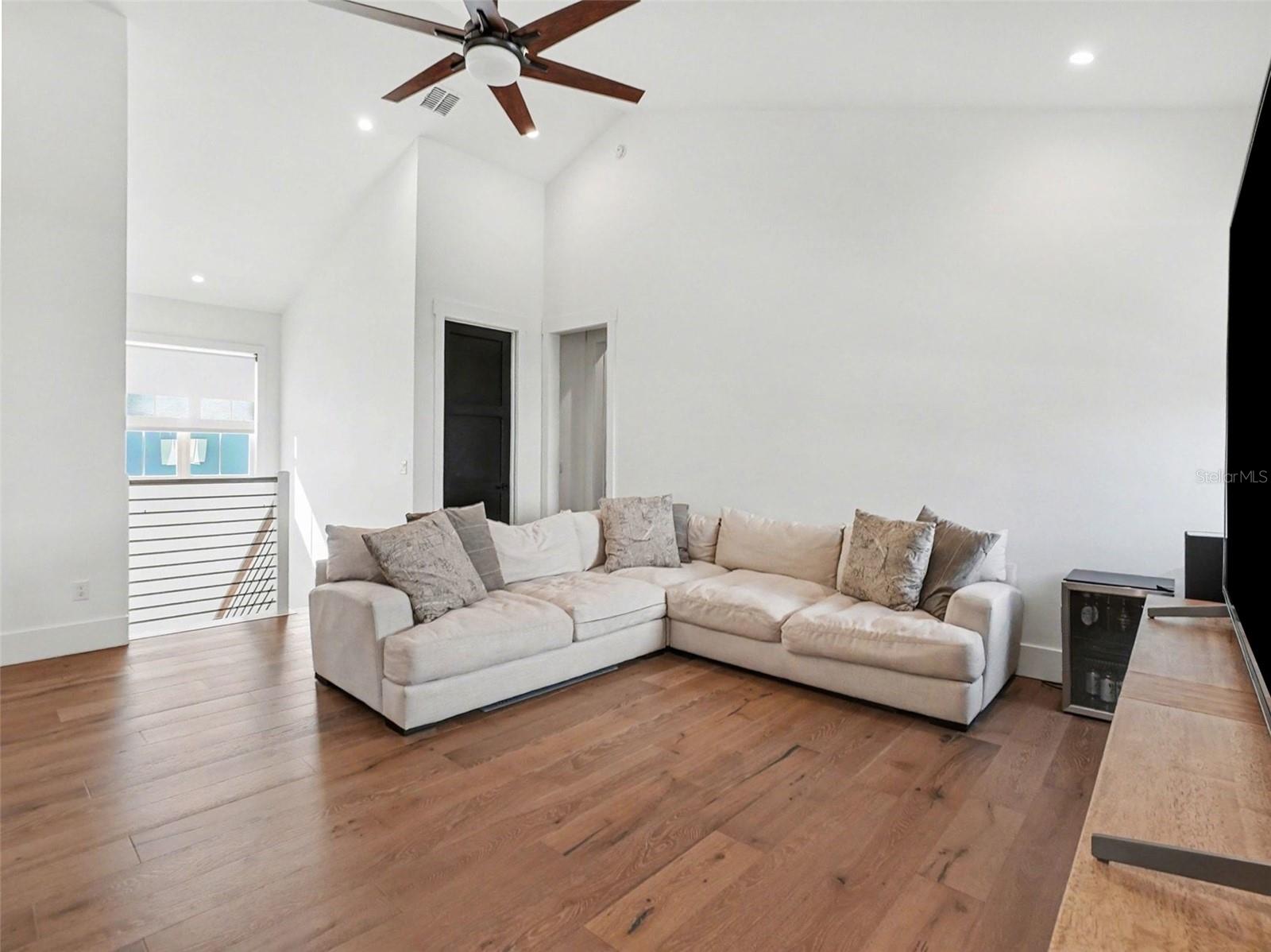 Image 21 of 41 For 507 Country Club Drive