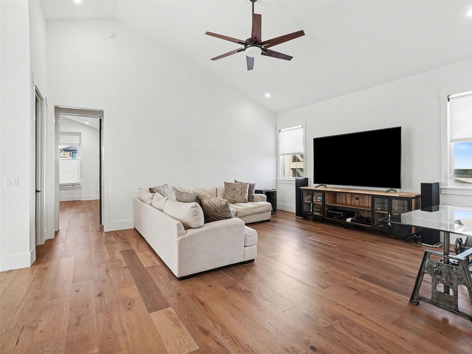 Image 22 of 41 For 507 Country Club Drive