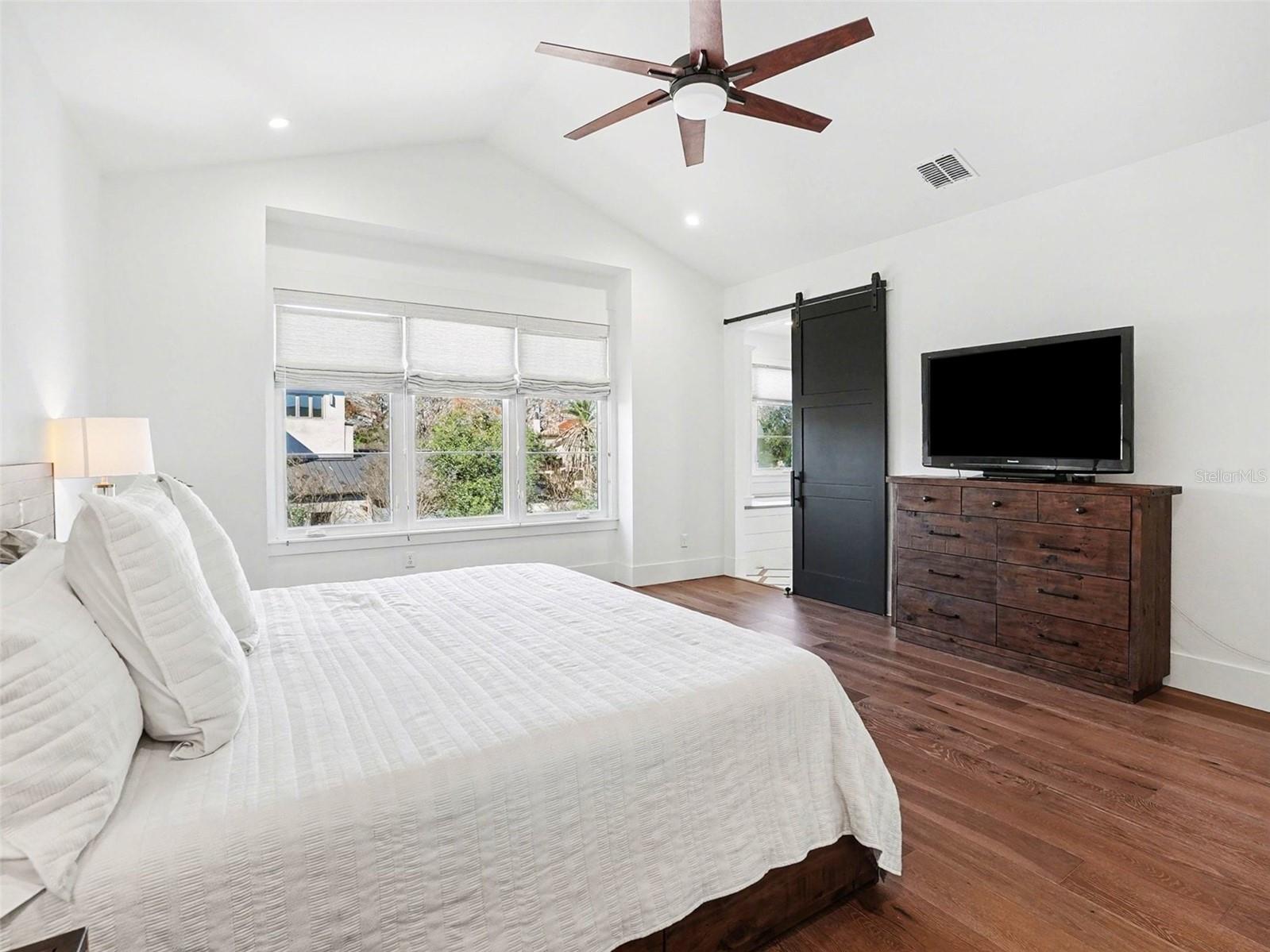 Image 24 of 41 For 507 Country Club Drive