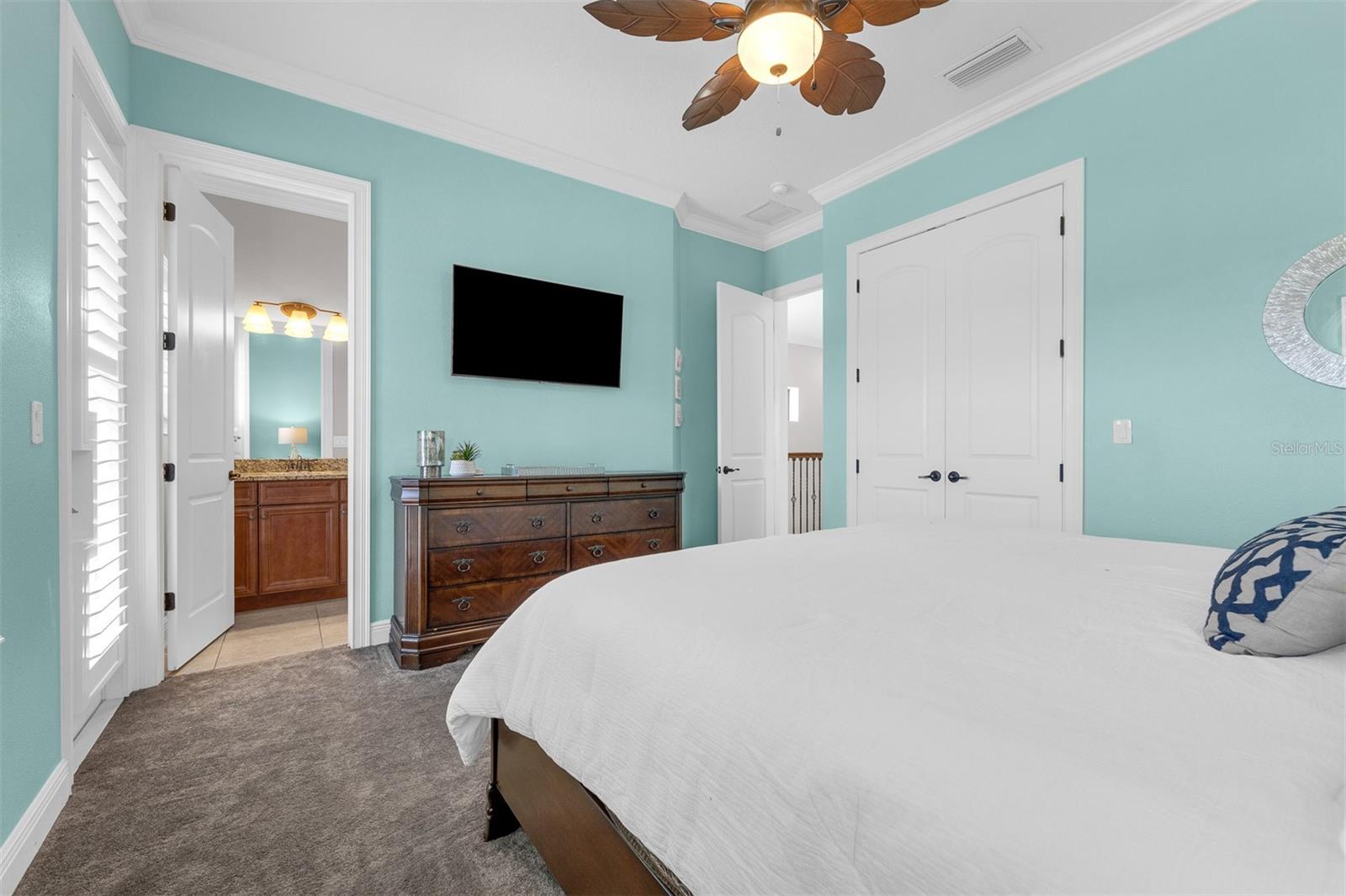 Image 27 of 76 For 1181 Castle Pines Court