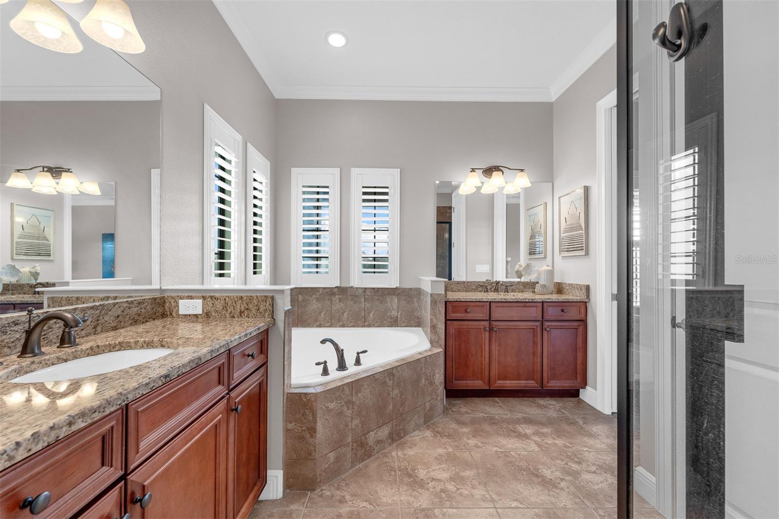 Image 38 of 76 For 1181 Castle Pines Court