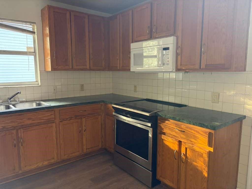 Image 11 of 26 For 548 Walts Avenue