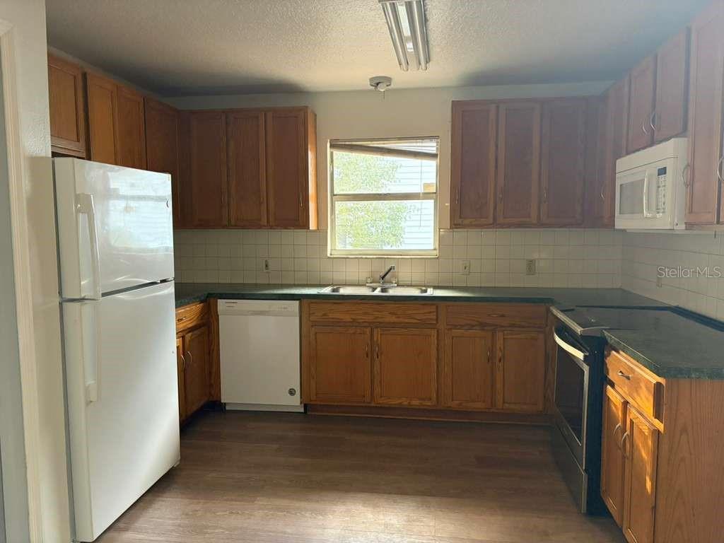 Image 12 of 26 For 548 Walts Avenue