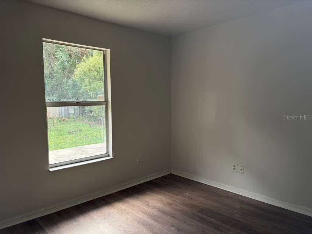 Image 22 of 26 For 548 Walts Avenue