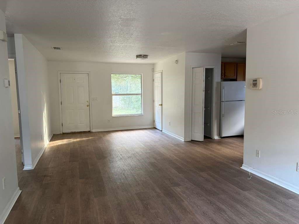 Image 7 of 26 For 548 Walts Avenue