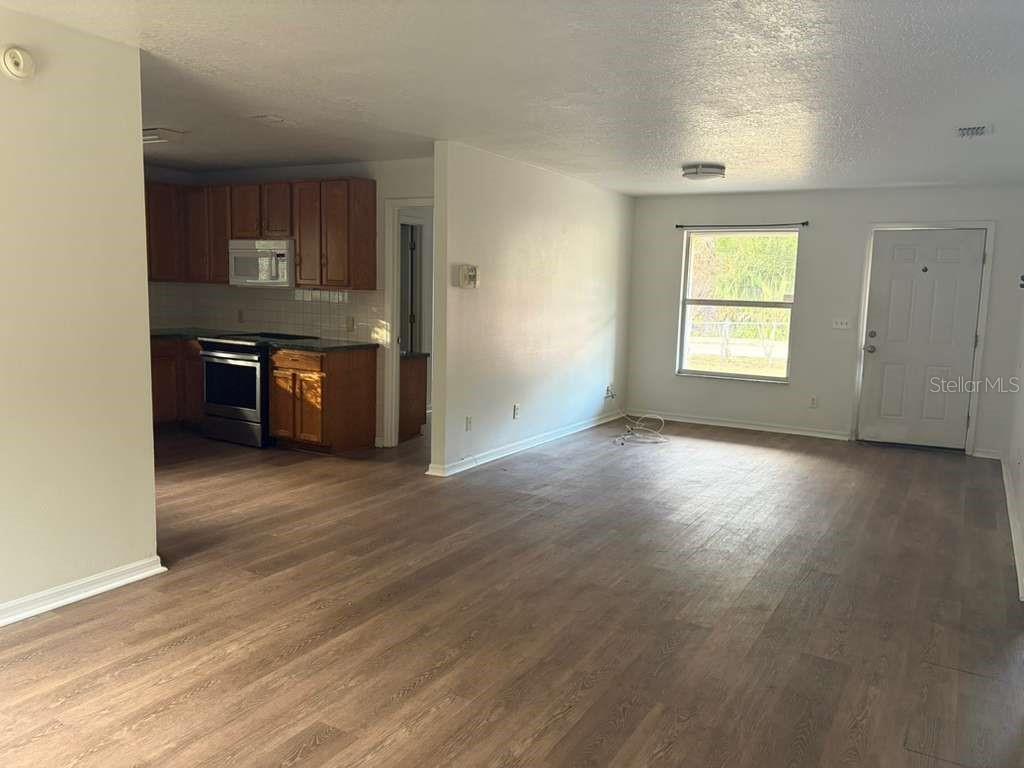 Image 9 of 26 For 548 Walts Avenue