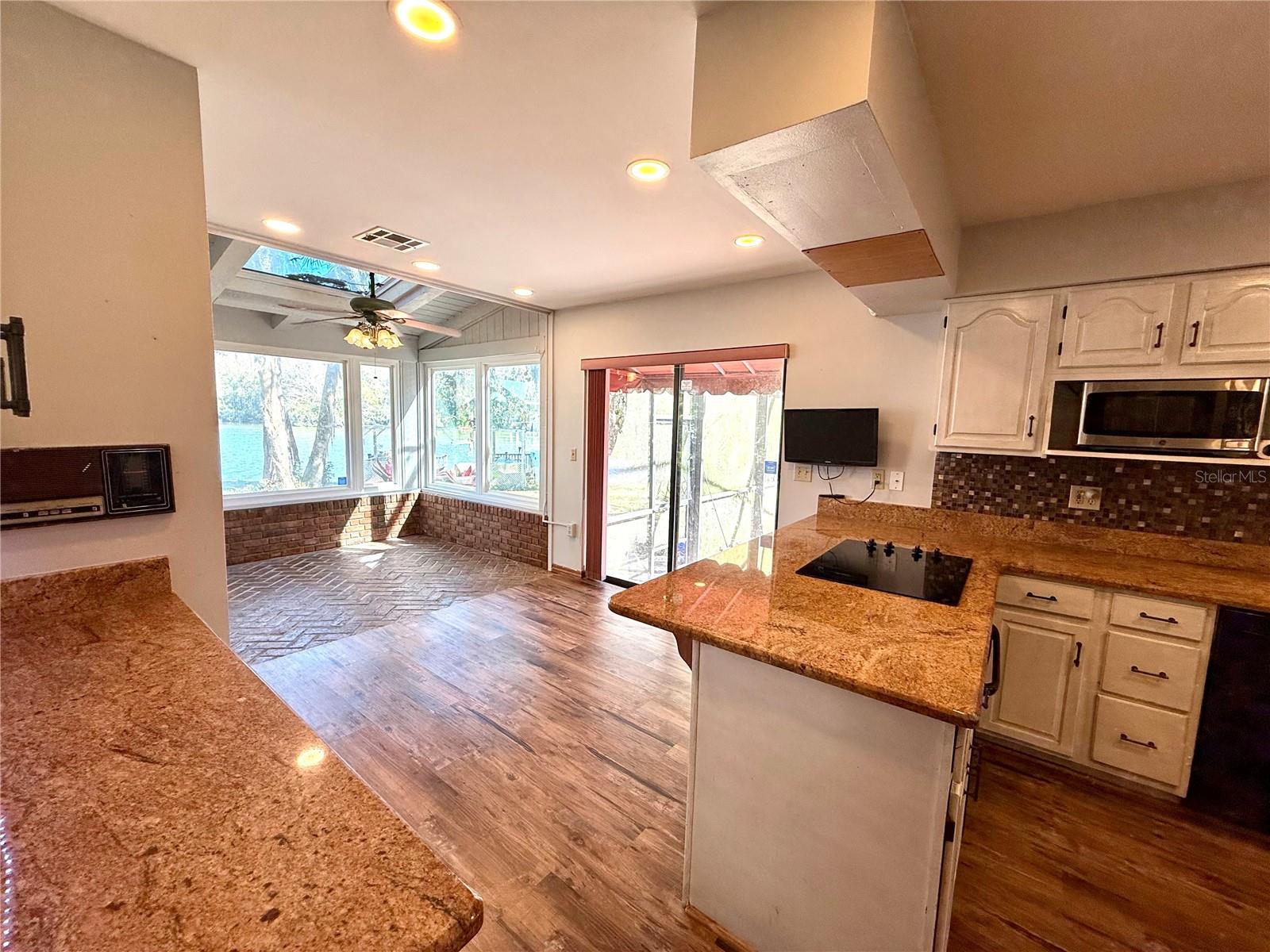 Image 17 of 62 For 2395 Windward Cove