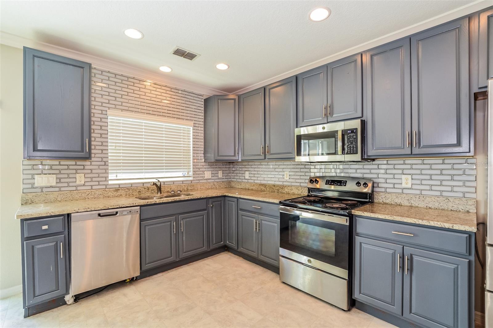 Image 7 of 22 For 1005 Suffragette Circle