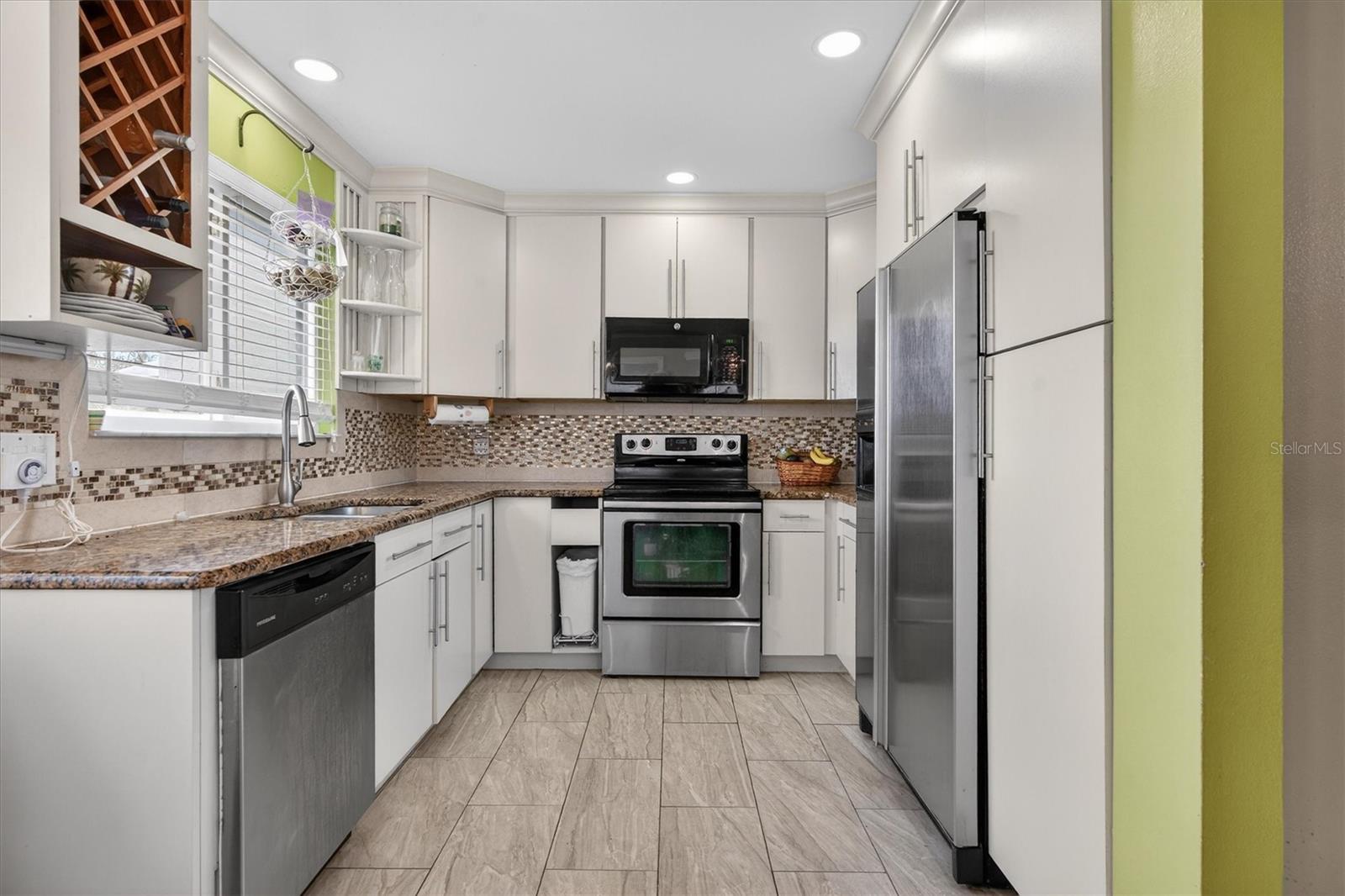 Image 11 of 41 For 2524 Albion Avenue