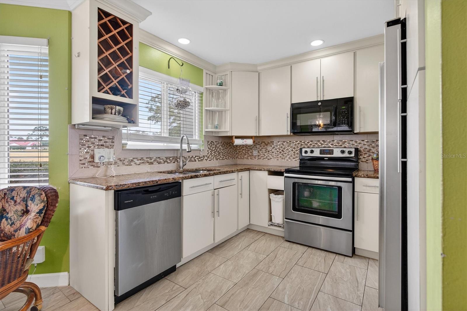 Image 12 of 41 For 2524 Albion Avenue