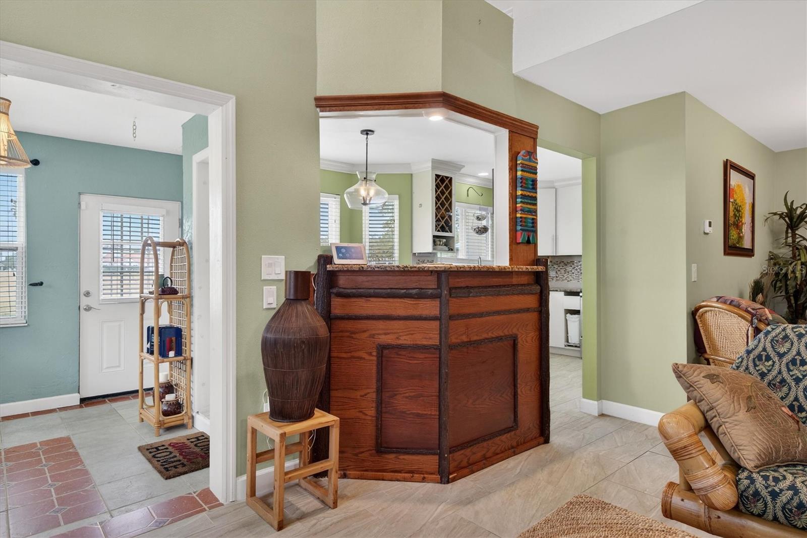 Image 16 of 41 For 2524 Albion Avenue