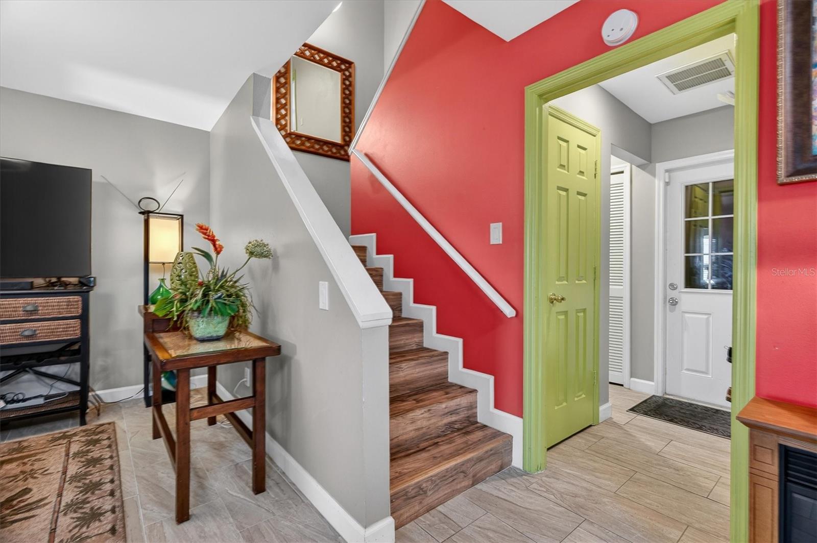 Image 18 of 41 For 2524 Albion Avenue