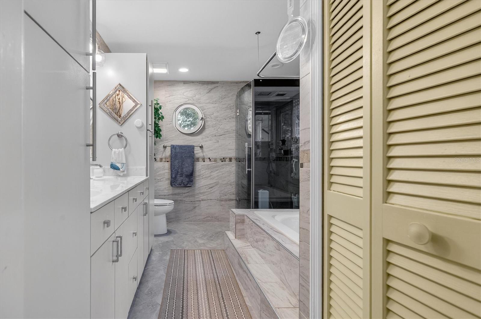 Image 21 of 41 For 2524 Albion Avenue