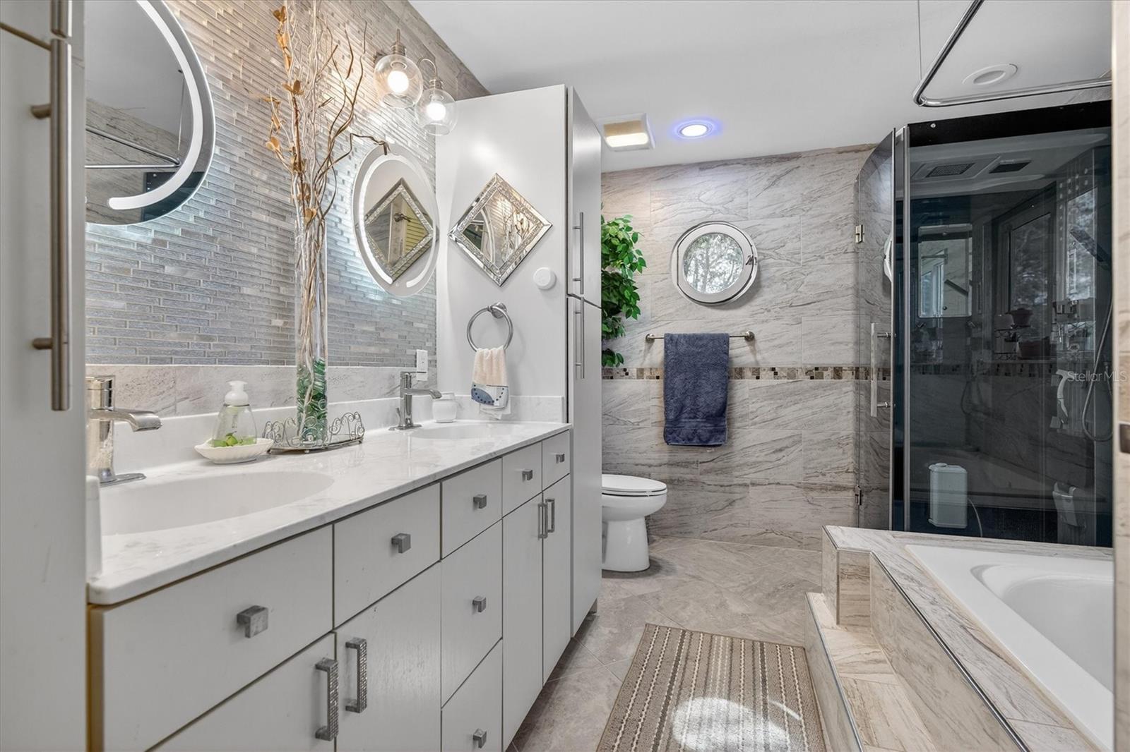 Image 22 of 41 For 2524 Albion Avenue