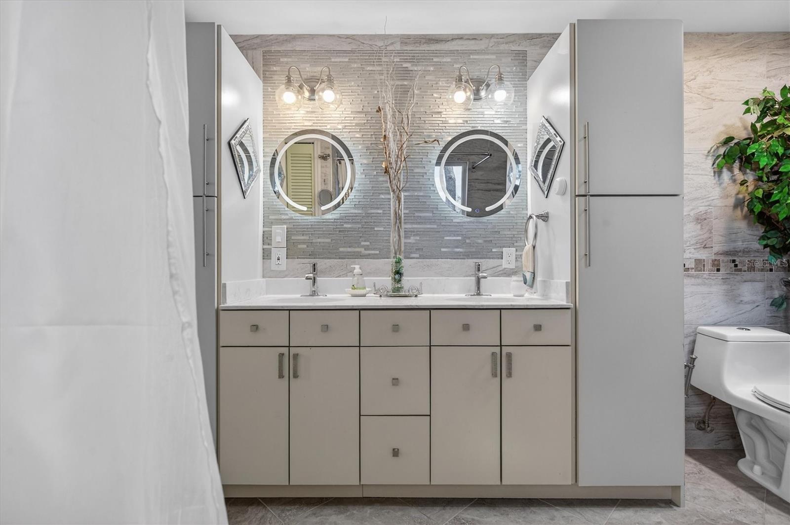 Image 23 of 41 For 2524 Albion Avenue