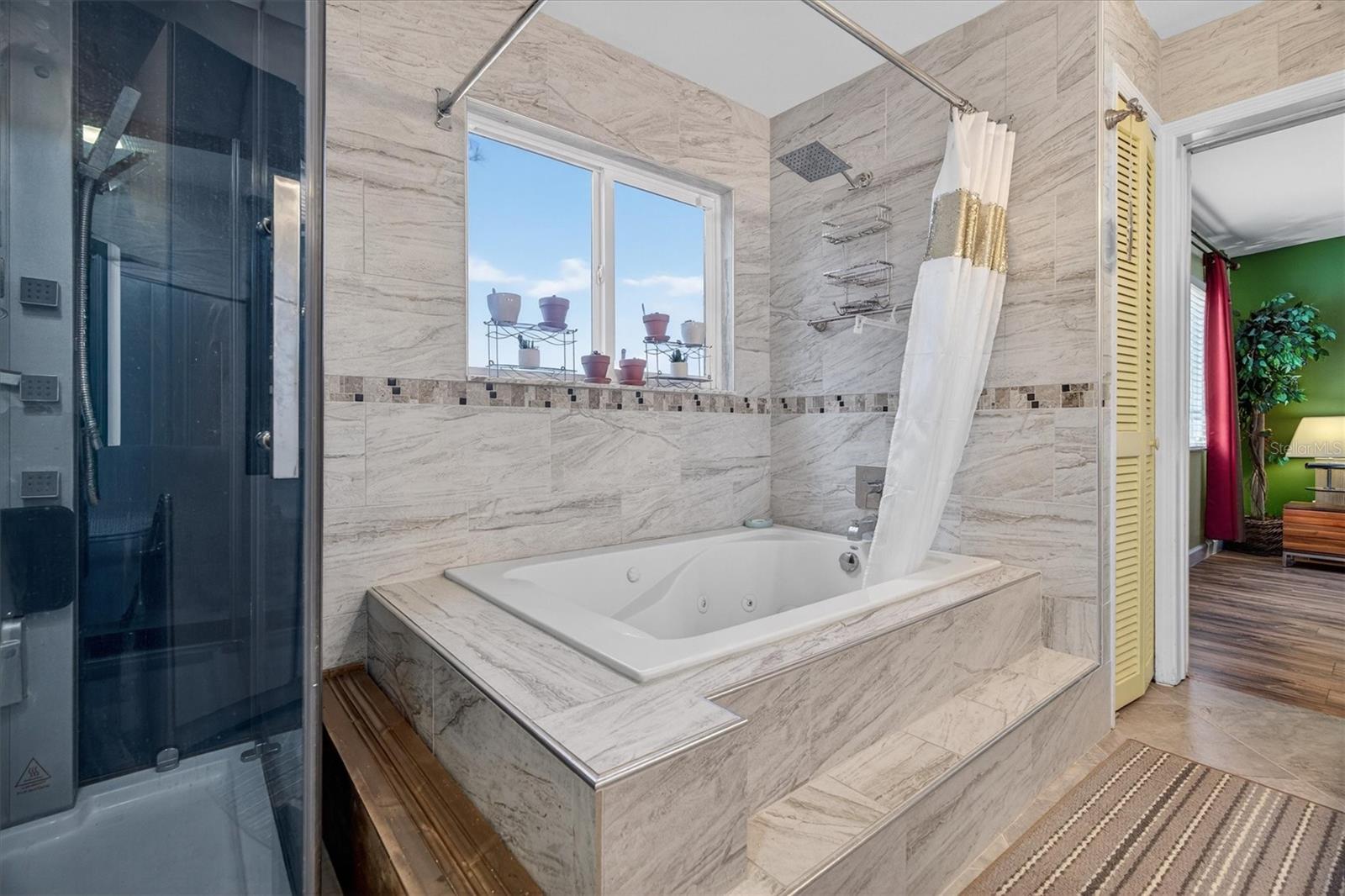 Image 24 of 41 For 2524 Albion Avenue