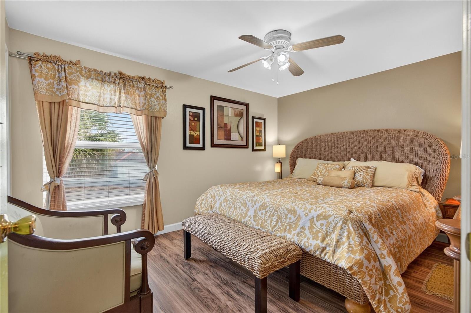 Image 26 of 41 For 2524 Albion Avenue