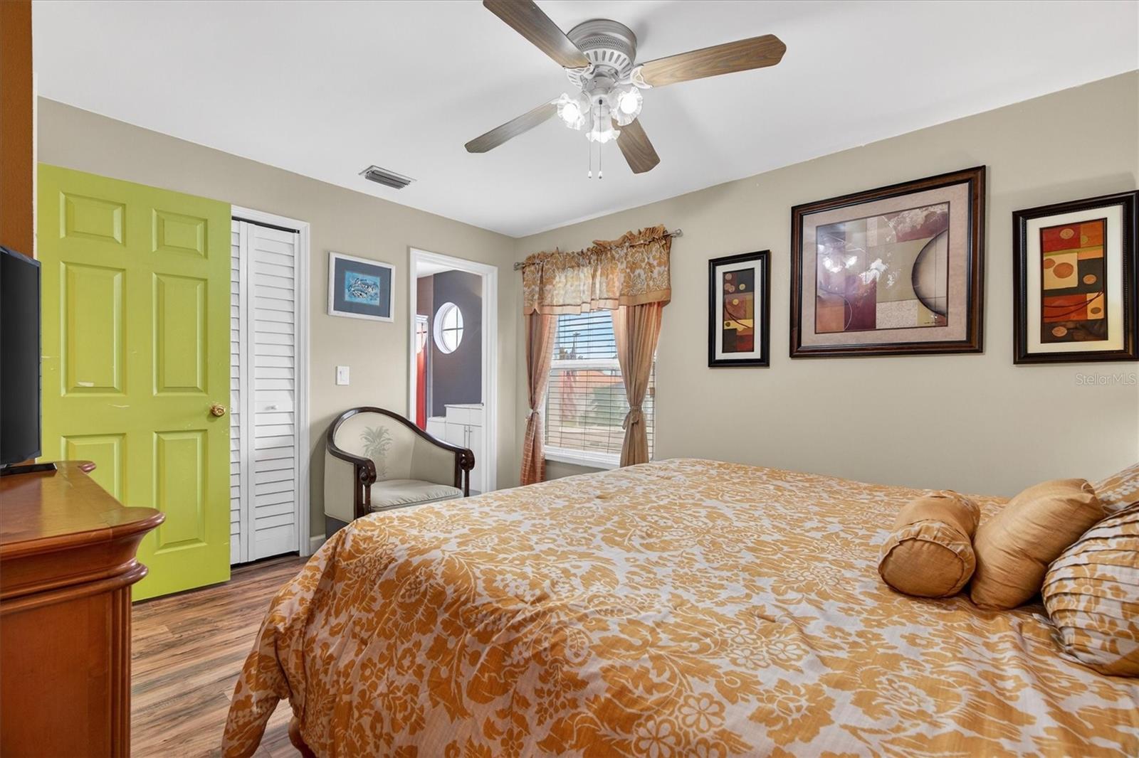 Image 27 of 41 For 2524 Albion Avenue