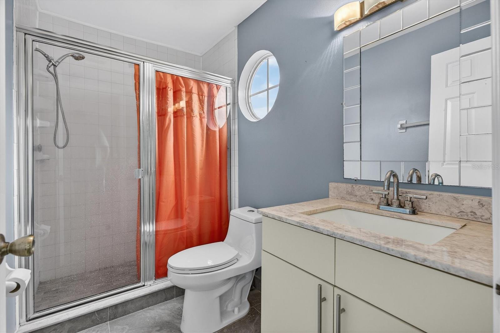 Image 28 of 41 For 2524 Albion Avenue