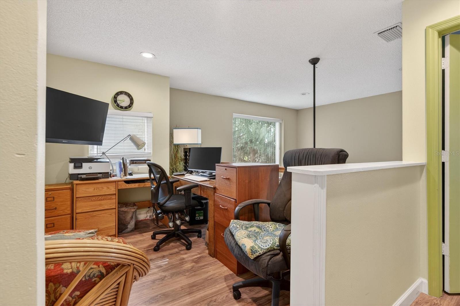 Image 32 of 41 For 2524 Albion Avenue