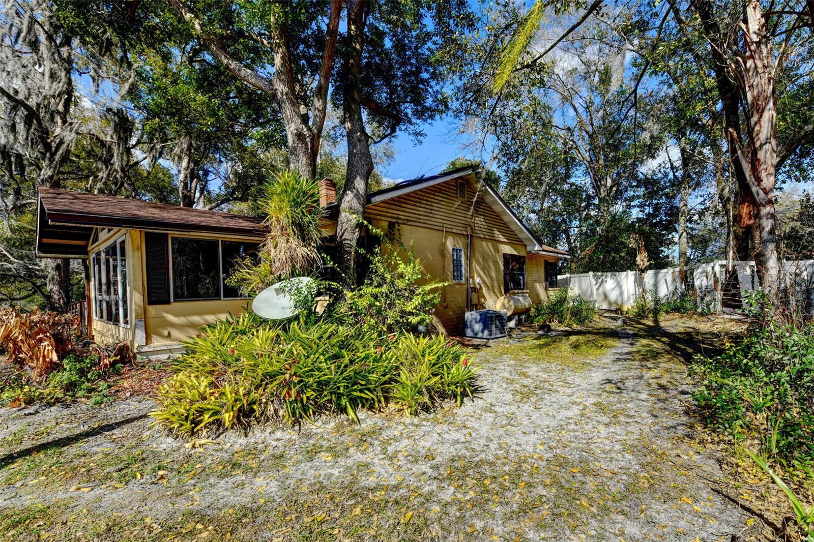 Image 12 of 66 For 3866 Econlockhatchee Trail