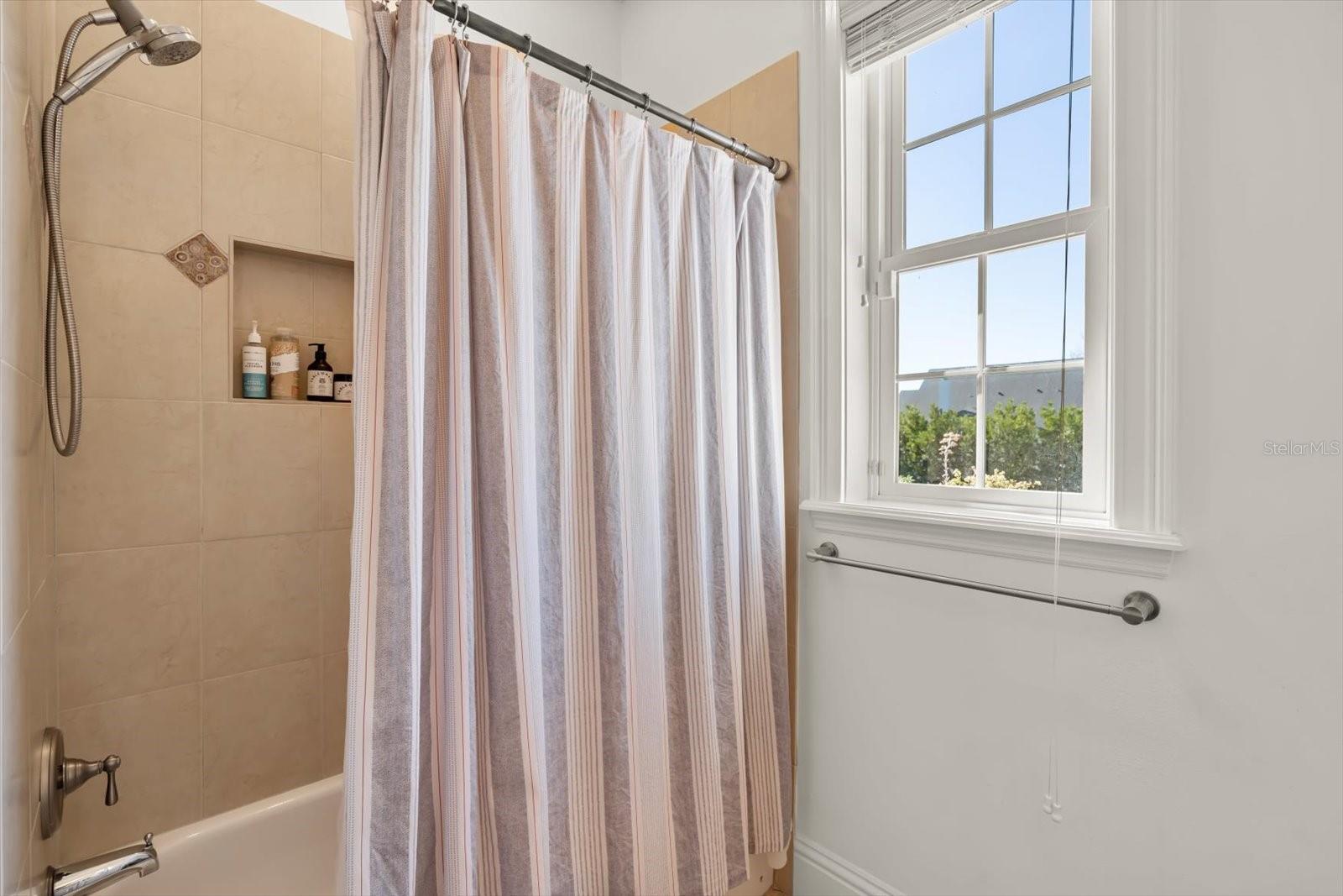 Image 44 of 67 For 4381 New Broad Street