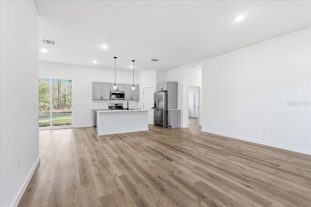 Image 2 of 18 For 8675 Circular Way