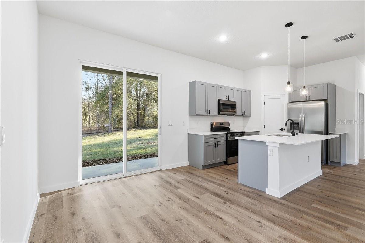 Image 3 of 18 For 8675 Circular Way