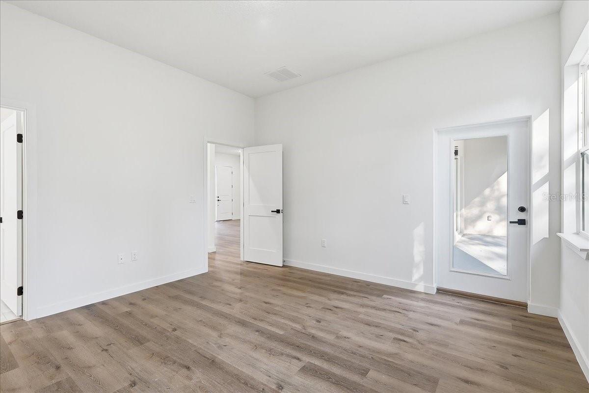 Image 6 of 18 For 8675 Circular Way